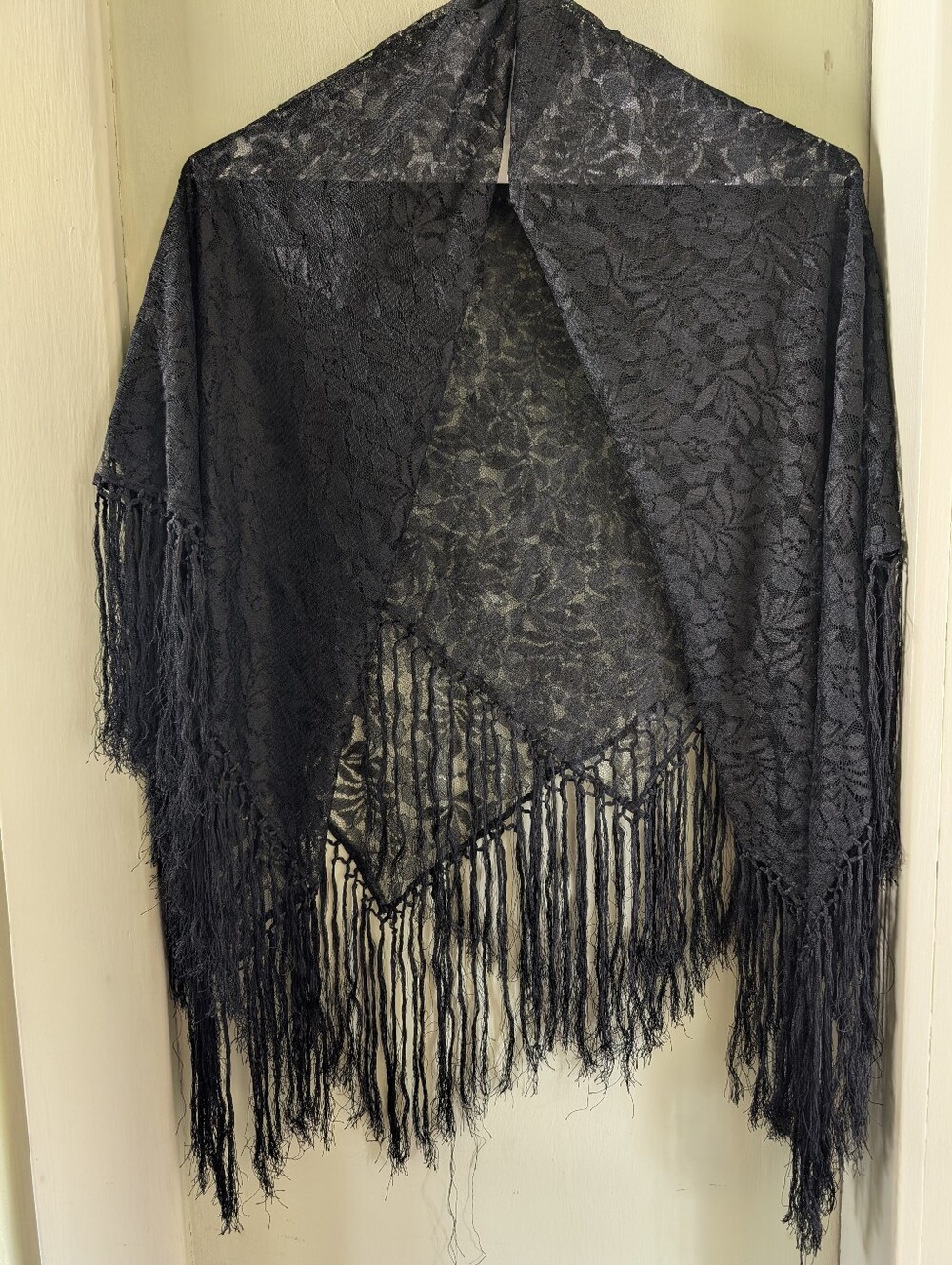 Vintage Black Lace Fringe Shawl -Bohemian Style From 1980-1990 - Picture 3 of 3